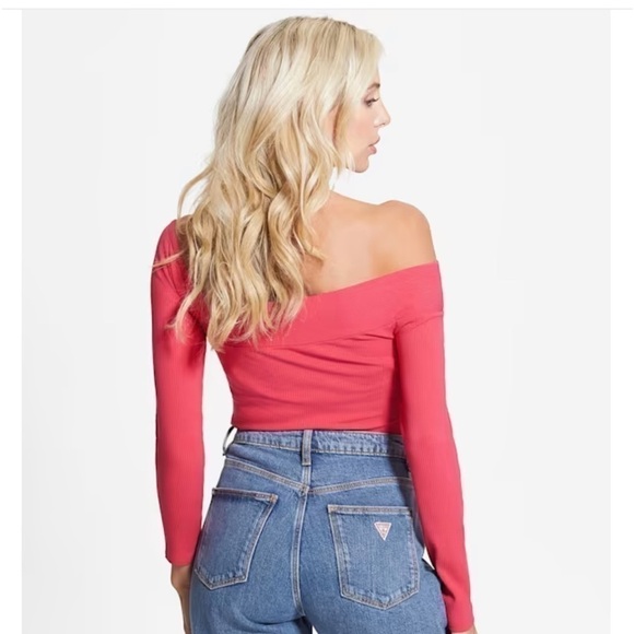 Nwt Eco Amelia Off-the-Shoulder Top
Sustainable - Picture 1 of 8